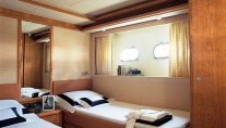 Motor yacht CHI 5 -  Twin Cabin